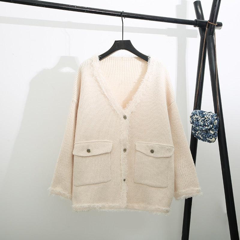 Chunky Knit V-Neck Oversized Cardigan with Frayed Trims