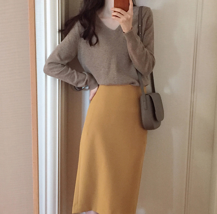 Morandi Colored V-Neck Sweater & Pencil Skirt Set