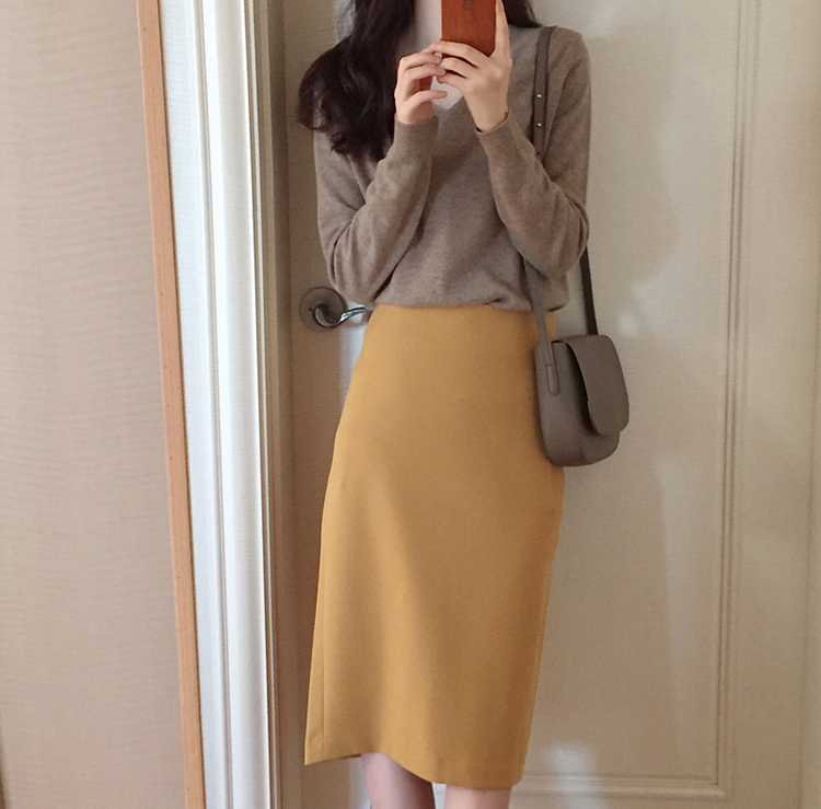 Morandi Colored V-Neck Sweater & Pencil Skirt Set