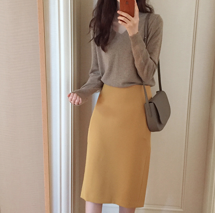 Morandi Colored V-Neck Sweater & Pencil Skirt Set