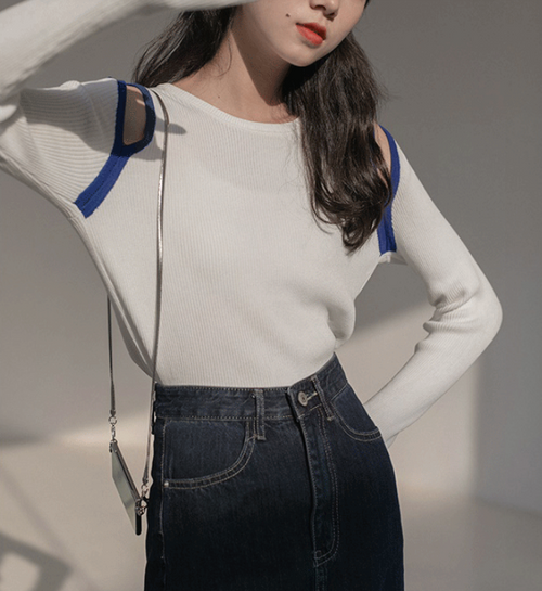 Cut-Out Shoulder Knitted Top