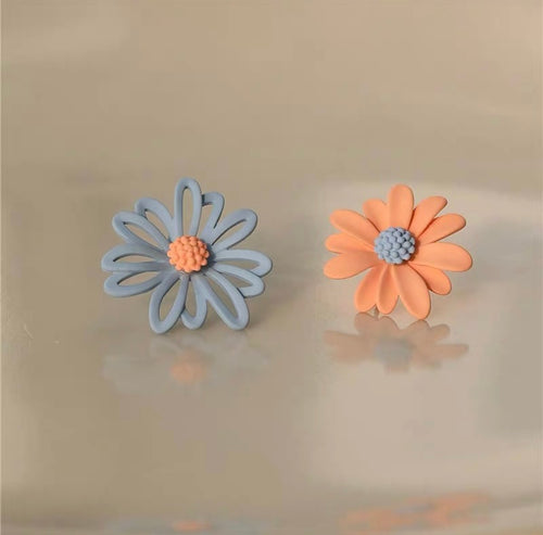 Daisy Flower Asymmetric Earrings