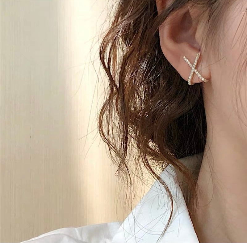 Criss Cross X Bar Stud Earrings