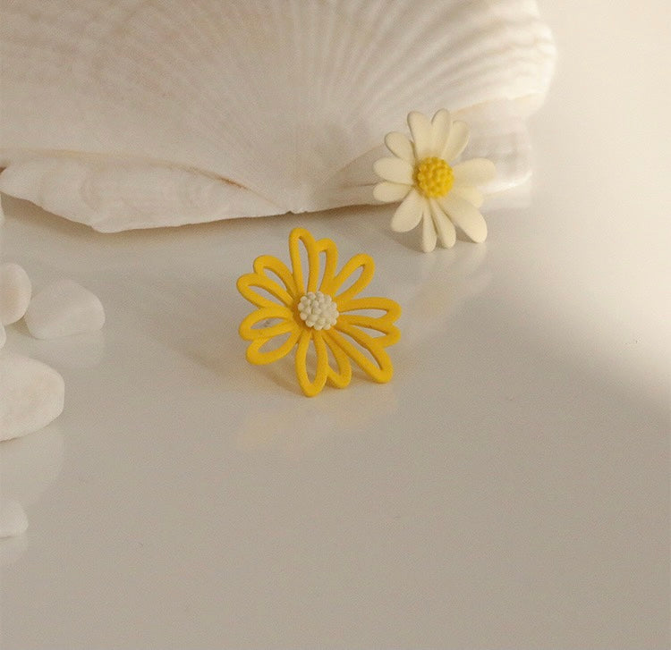 Daisy Flower Asymmetric Earrings