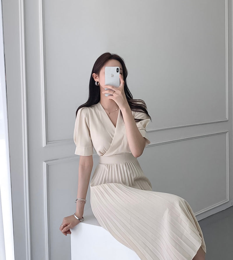 Short Sleeve V-Neck High Waist Pleated Dress