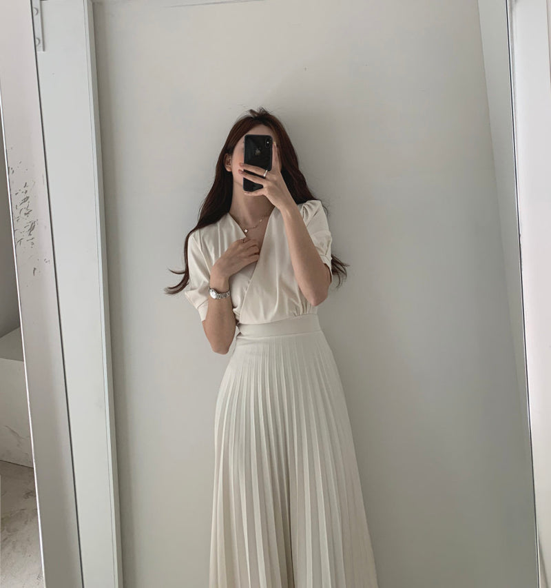 Short Sleeve V-Neck High Waist Pleated Midi Dress