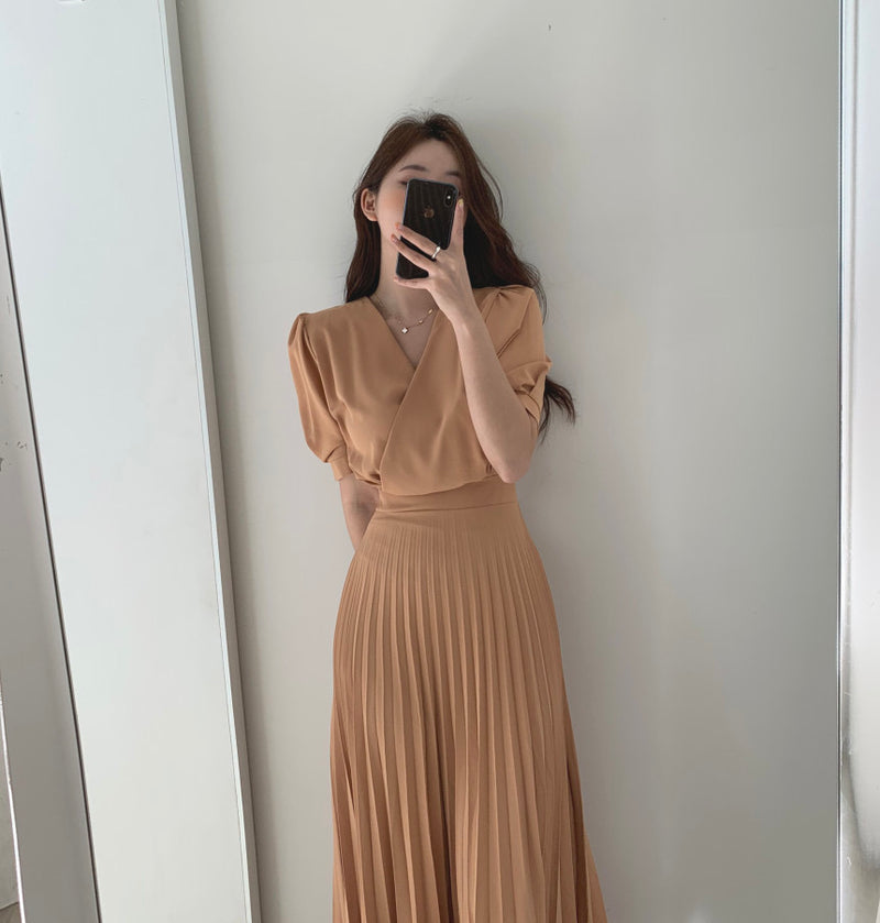 Short Sleeve V-Neck High Waist Pleated Midi Dress